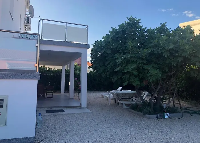 Smokva Avec Terasse * ヴィル