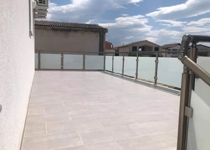 Smokva Avec Terasse アパート *