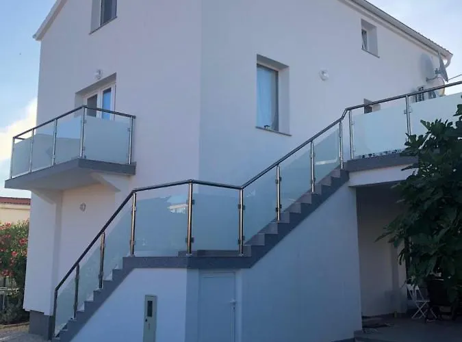 Smokva Avec Terasse ヴィル