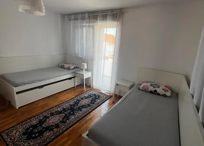 Smokva Avec Terasse アパート ヴィル